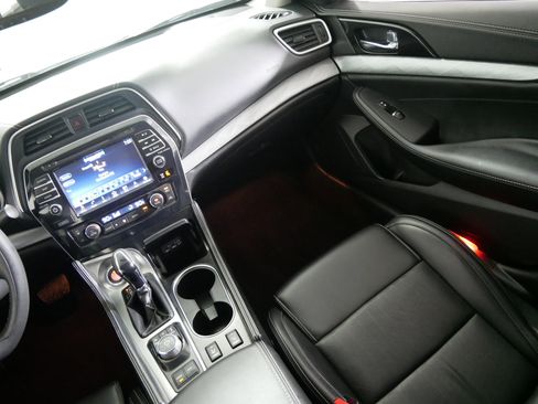 Used 2017 Nissan Maxima 3.5 SV image 11