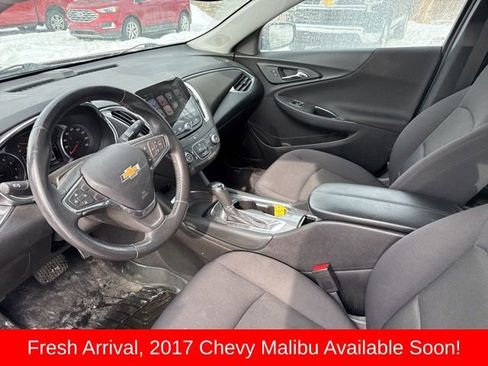 Used 2017 Chevrolet Malibu LT image 9