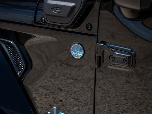 Used 2025 Jeep Wrangler Unlimited Sahara AWD/4WD image 10