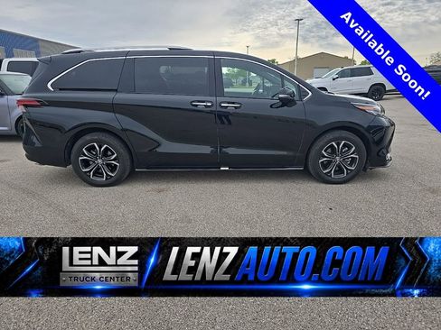 Used 2025 Toyota Sienna Platinum AWD/4WD image 1