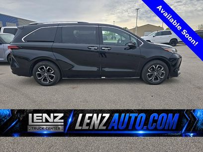 Used 2025 Toyota Sienna Platinum