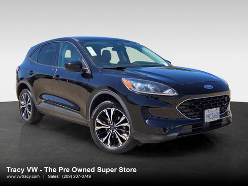 Used 2022 Ford Escape SE w/ SE Sport Appearance Package AWD/4WD image 1