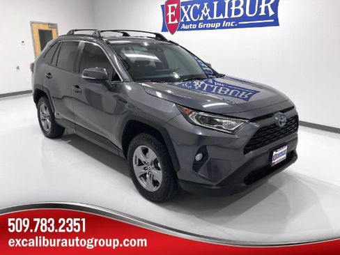 Used 2021 Toyota RAV4 XLE w/ XLE Grade Weather Package image 1