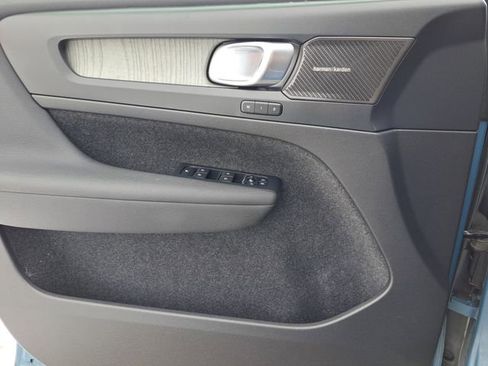 Used 2023 Volvo XC40 B5 Ultimate w/ Protection Package Premier image 18