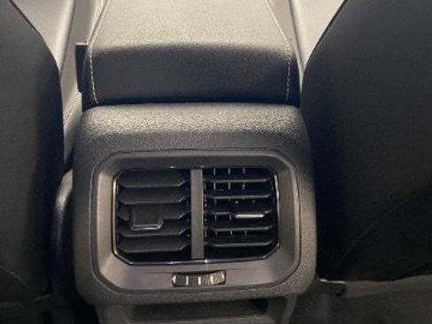 Used 2023 Volkswagen Tiguan SE FWD image 20