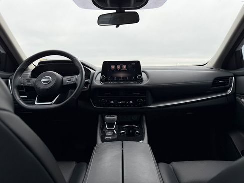 Used 2024 Nissan Rogue SV w/ SV Premium Package image 18