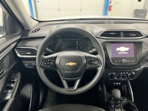 Used 2023 Chevrolet TrailBlazer LT FWD image 11