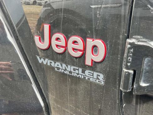 Used 2018 Jeep Wrangler Unlimited Rubicon w/ LED Lighting Group AWD/4WD image 14
