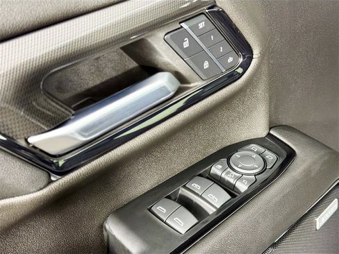 Used 2024 GMC Sierra 2500 AT4 w/ AT4 Premium Plus Package image 17