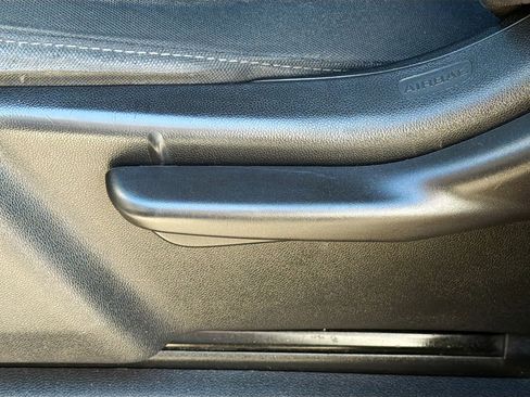 Used 2020 Chevrolet Silverado 1500 LT image 24