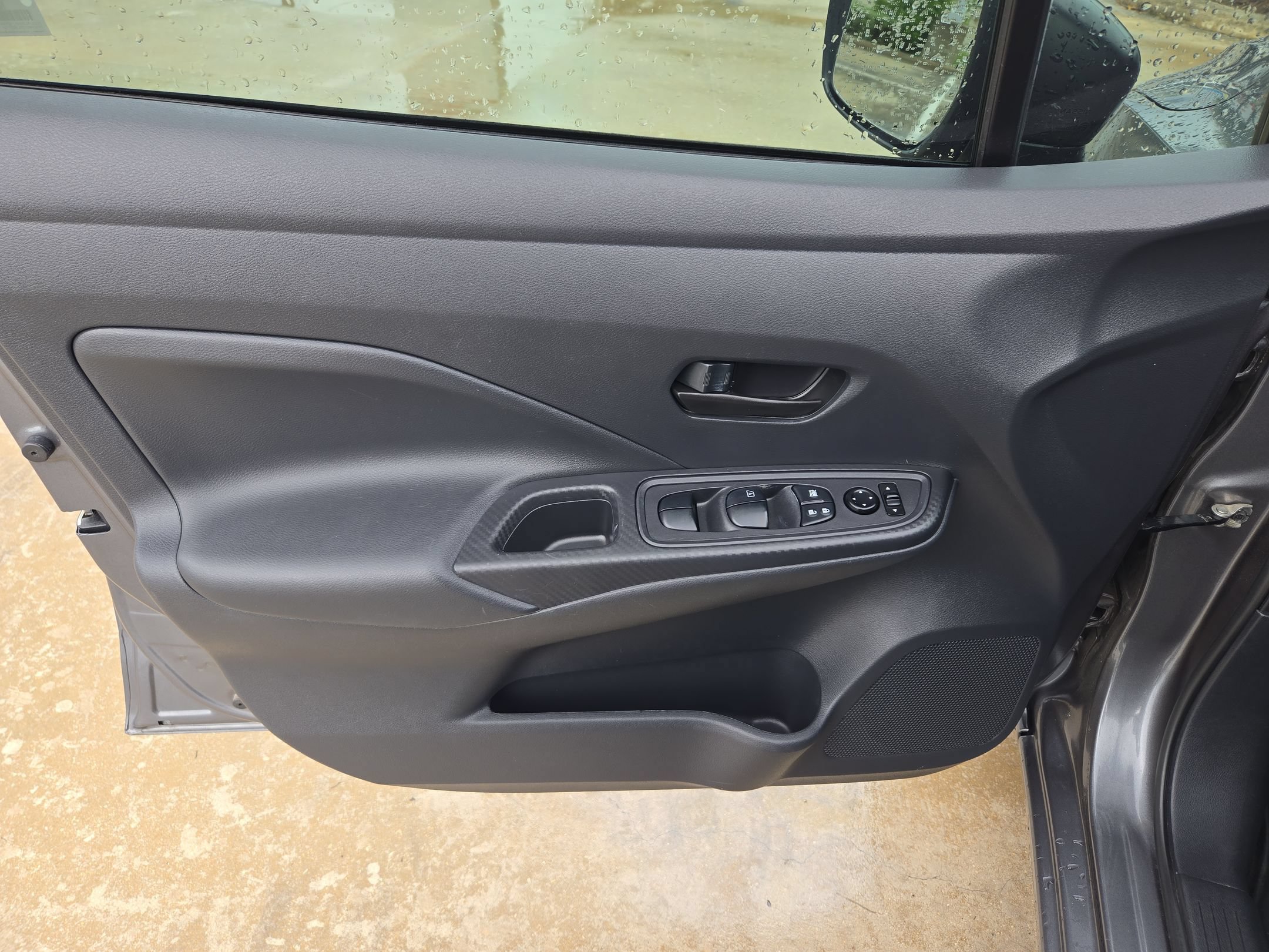 Used 2021 Nissan Versa S FWD image 11