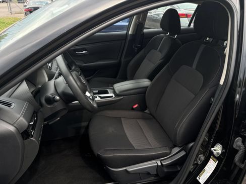 Used 2025 Nissan Sentra SV FWD image 30