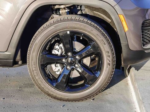 New 2025 Jeep Grand Cherokee Altitude image 11