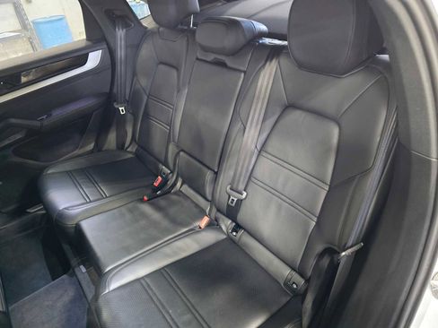 Used 2024 Porsche Cayenne Coupe image 17