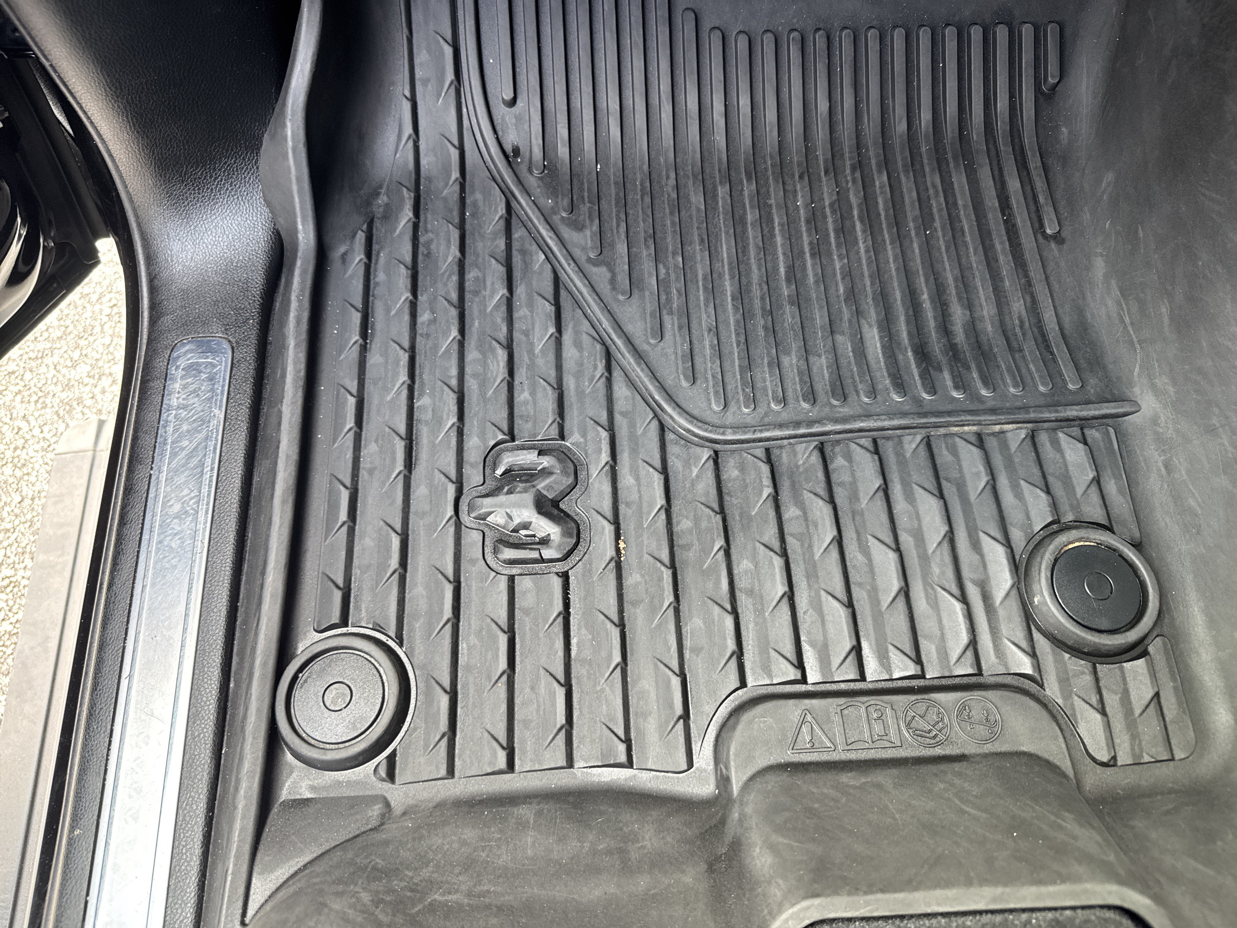 Used 2019 RAM 1500 Laramie AWD/4WD image 18