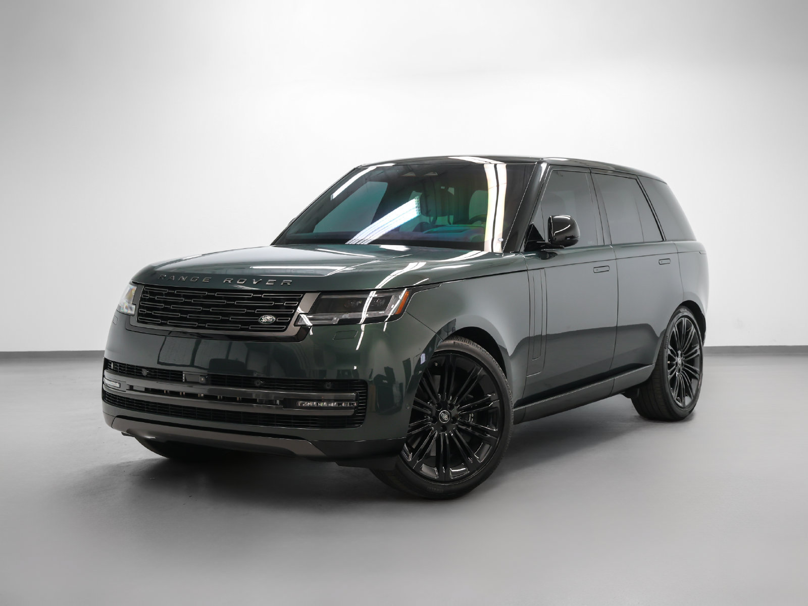 Used 2025 Land Rover Range Rover SE AWD/4WD image 1