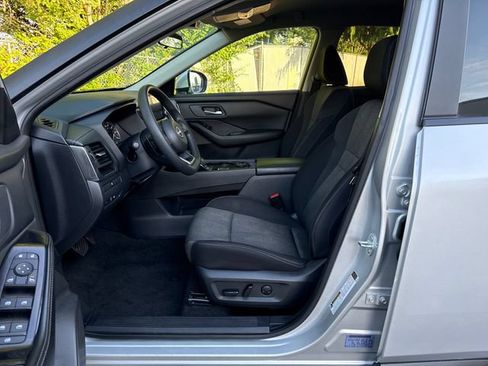 Used 2024 Nissan Rogue SV AWD/4WD image 16