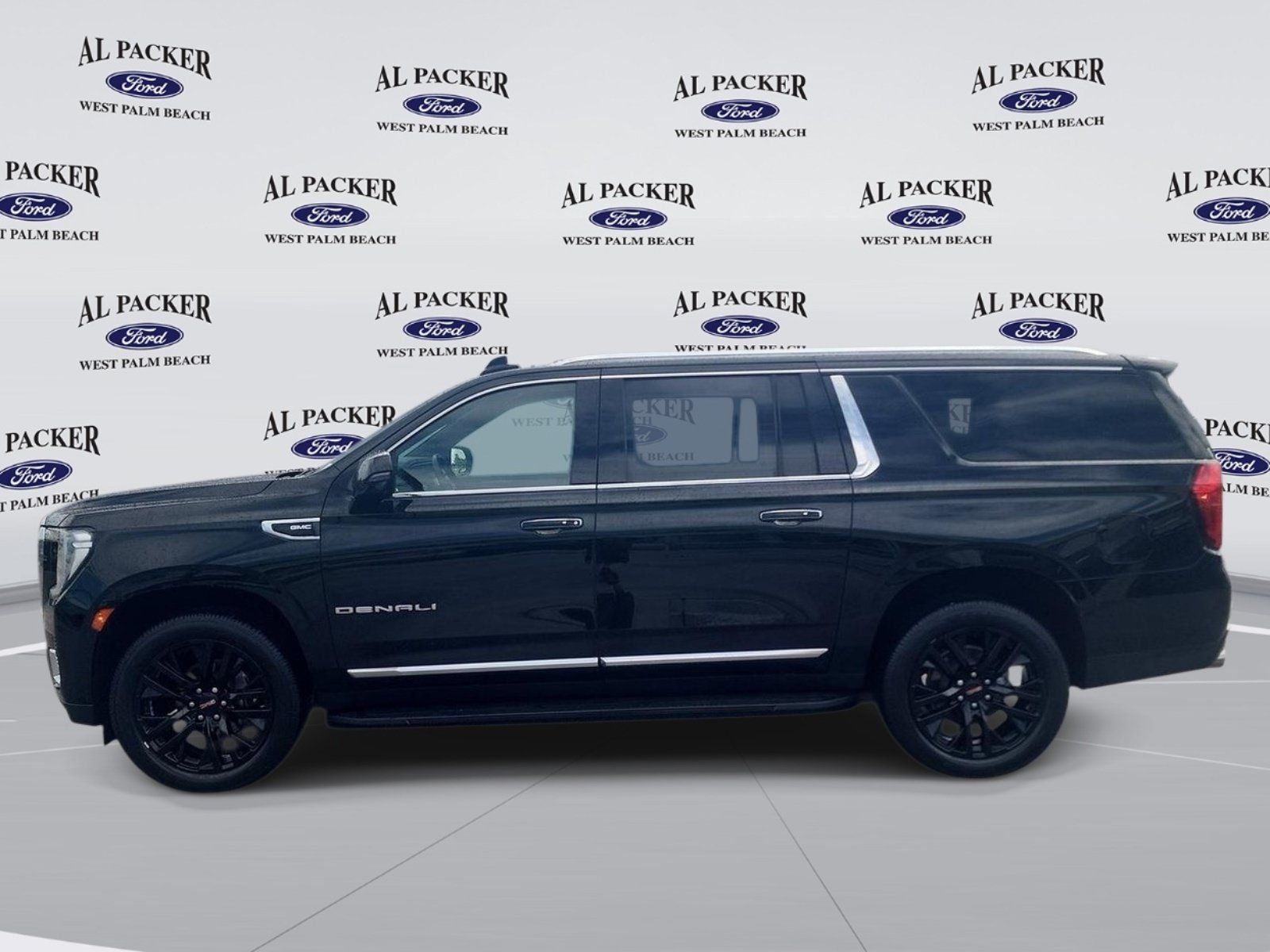 Used 2024 GMC Yukon XL Denali AWD/4WD image 2