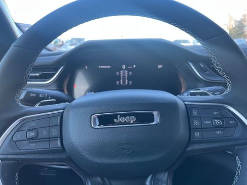 New 2025 Jeep Grand Cherokee Laredo image 12