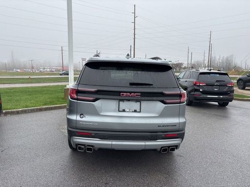 Used 2024 GMC Acadia Elevation w/ Luxury Package FWD image 2