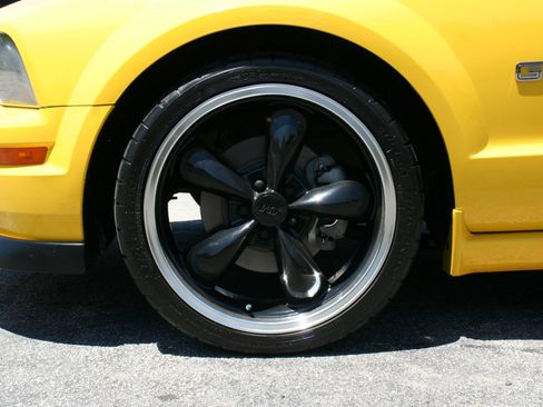 Used 2006 Ford Mustang GT Premium RWD image 13