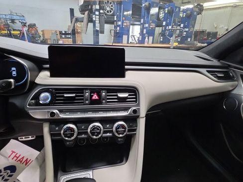 Used 2023 Genesis G70 3.3T w/ Sport Prestige Package image 9