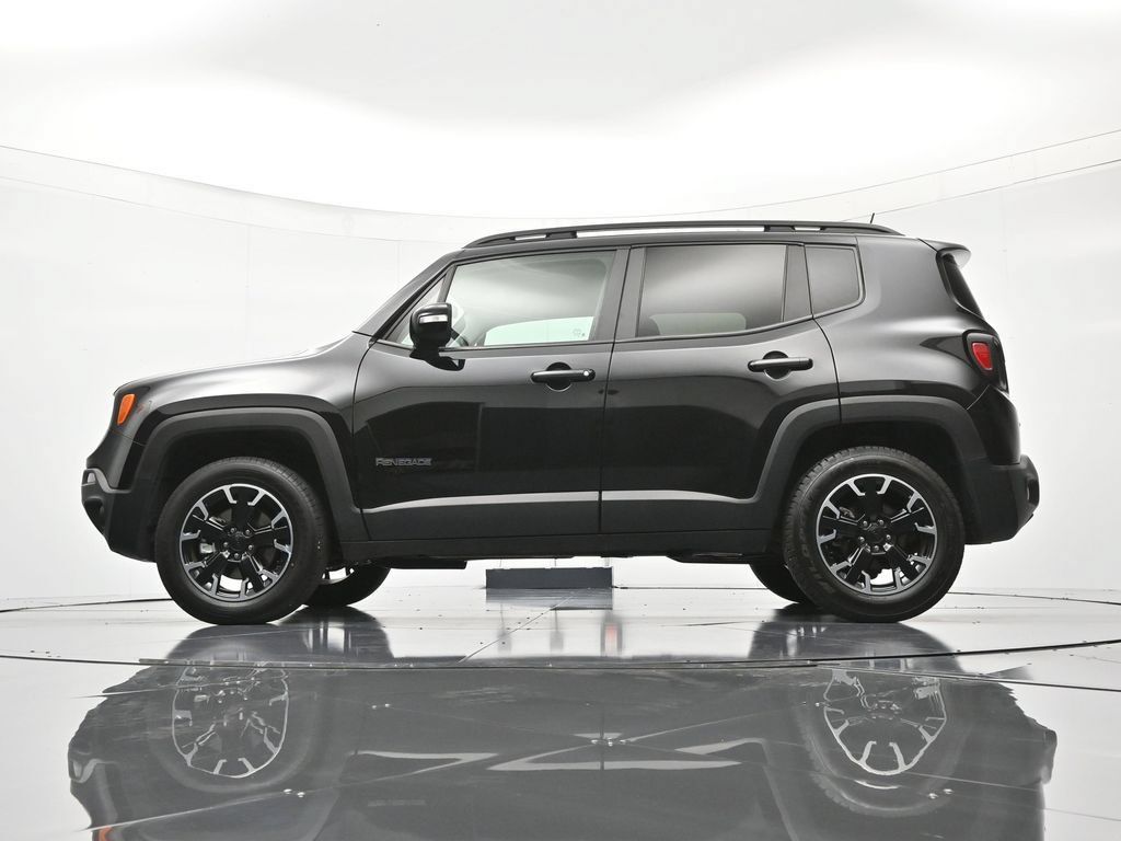Used 2023 Jeep Renegade Latitude AWD/4WD image 43