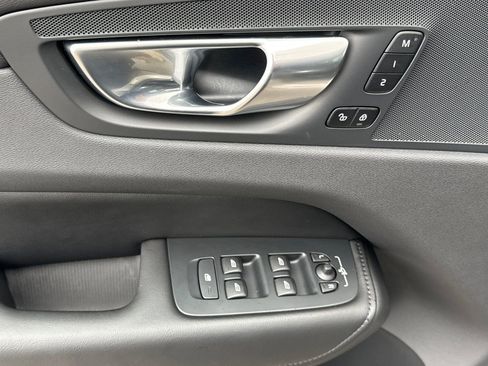 Used 2025 Volvo XC60 B5 Core w/ Protection Package Premier image 10
