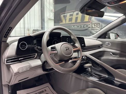 Used 2022 Hyundai Elantra SEL w/ Convenience + Premium Package image 6