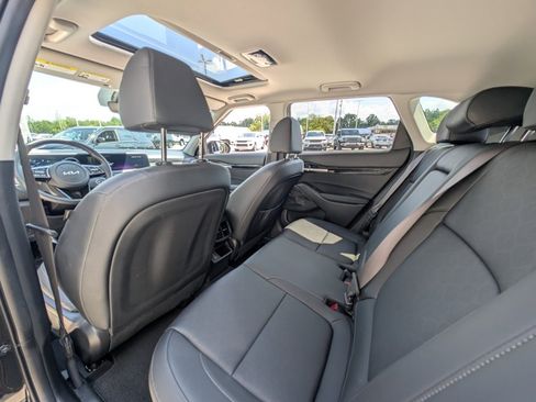 Used 2024 Kia Seltos EX image 16