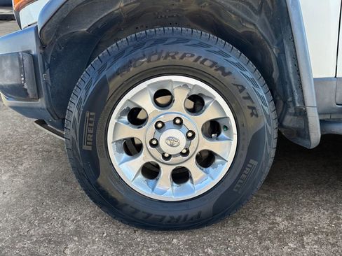 Used 2011 Toyota FJ Cruiser 4WD image 8