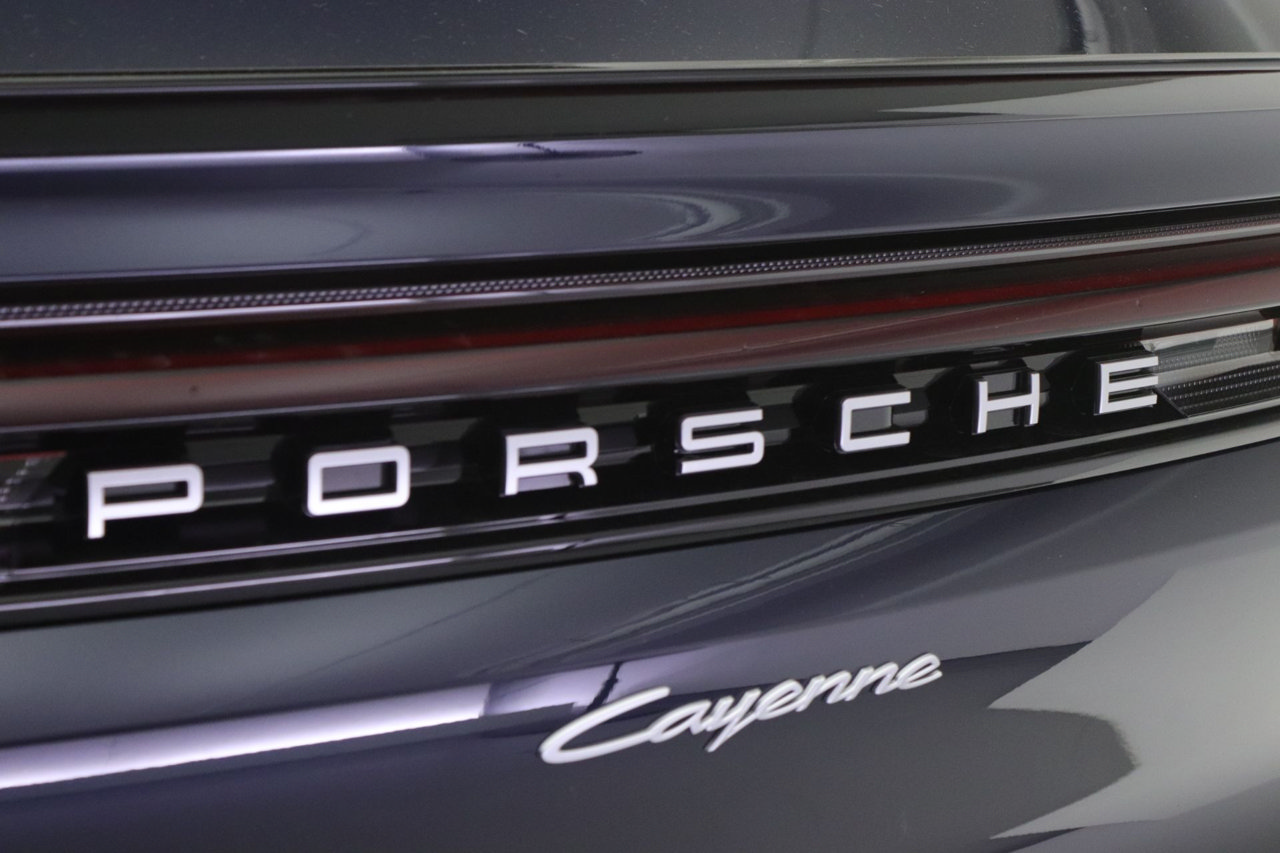 Used 2024 Porsche Cayenne Coupe AWD/4WD image 19