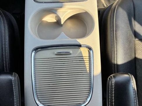 Used 2019 Dodge Grand Caravan SXT FWD image 14