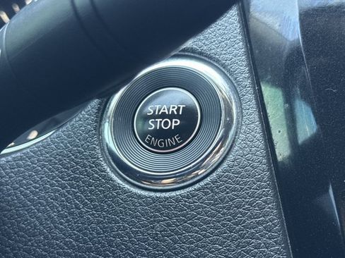 Used 2018 Nissan Rogue SV FWD image 22