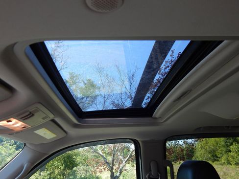 Used 2013 Chevrolet Avalanche LT image 13