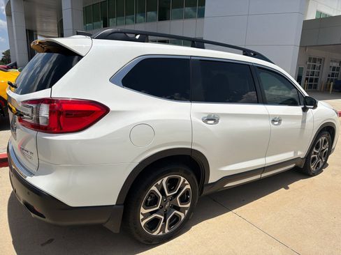 Used 2023 Subaru Ascent Touring AWD/4WD image 3