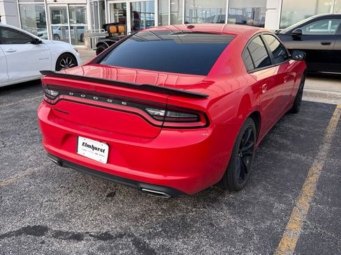 Used 2018 Dodge Charger SXT RWD image 6