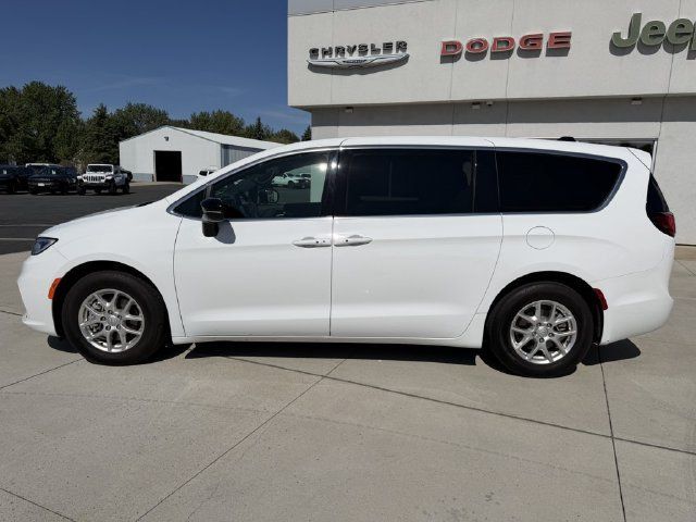 Used 2025 Chrysler Pacifica Select FWD image 5