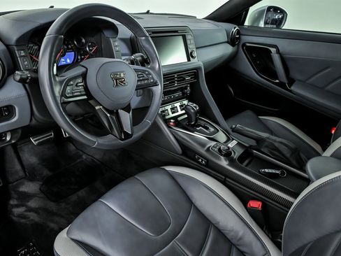Used 2020 Nissan GT-R Premium AWD/4WD image 21