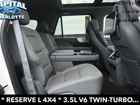 Used 2021 Lincoln Navigator L Reserve w/ Luxury Package AWD/4WD image 13