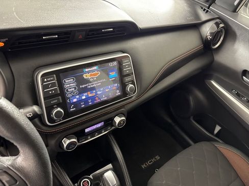 Used 2020 Nissan Kicks SR image 26