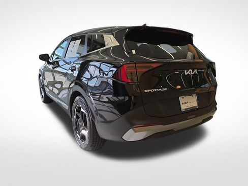 Used 2026 Kia Sportage EX image 3