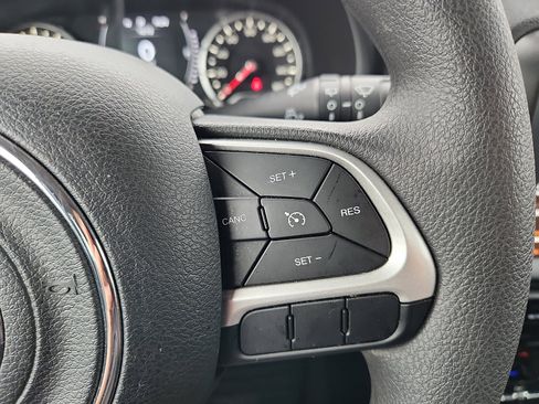 Used 2023 Jeep Renegade Latitude AWD/4WD image 21