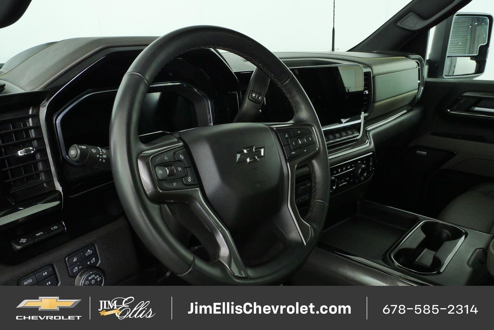Used 2025 Chevrolet Silverado 2500 ZR2 w/ Technology Package AWD/4WD image 4
