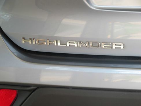 Used 2021 Toyota Highlander XLE FWD image 71