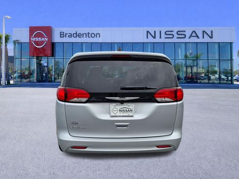 Used 2023 Chrysler Voyager LX FWD image 6
