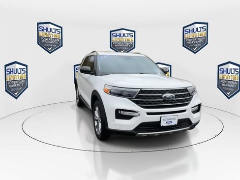 Used 2023 Ford Explorer XLT w/ Equipment Group 202A image 3