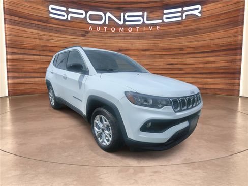Used 2025 Jeep Compass Latitude image 9