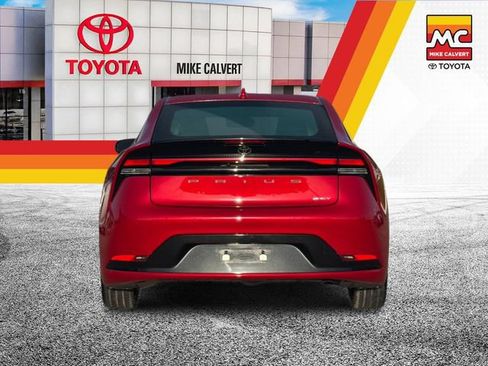 Used 2025 Toyota Prius XLE FWD image 4