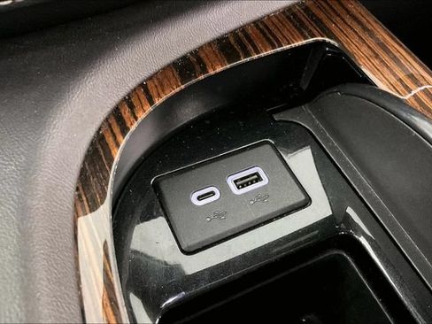 Used 2023 Cadillac Escalade Premium Luxury RWD image 14